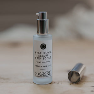 c/o Gerd Hyaluronic Serum Skin Boost med locket bredvid