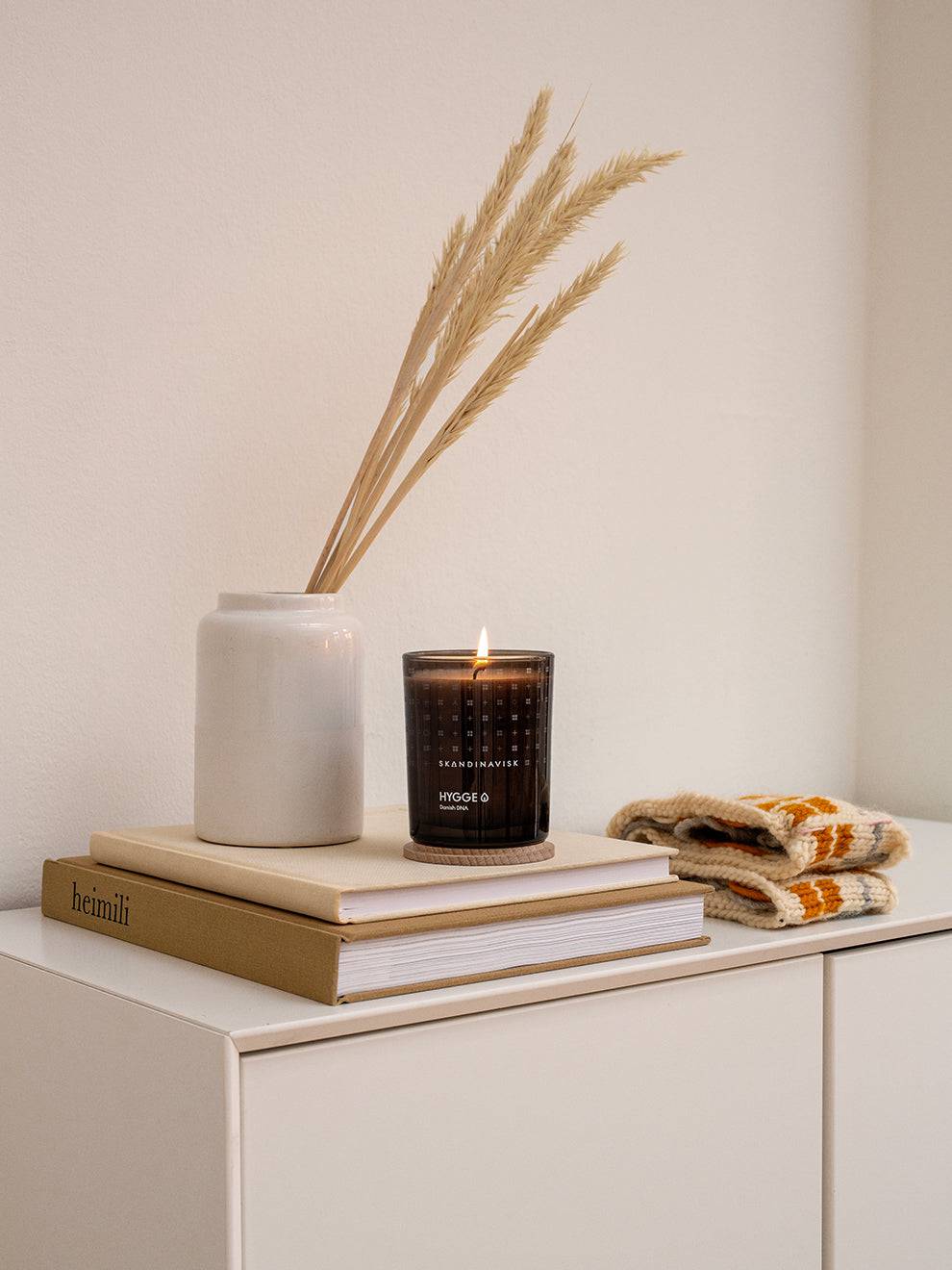 Skandinavisk - Doftljus Hygge - Svart te, mynta, torkade äpplen, rostad kanel - 11hektar
