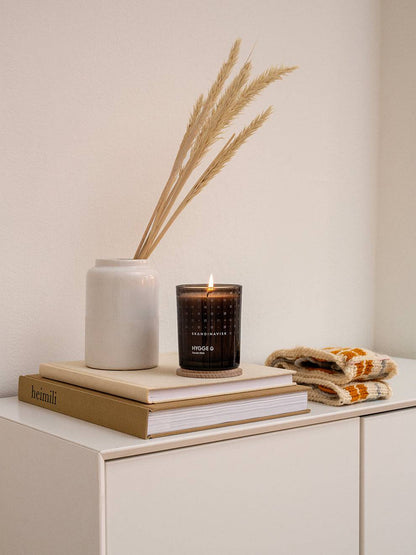 Skandinavisk - Doftljus Hygge - Svart te, mynta, torkade äpplen, rostad kanel - 11hektar