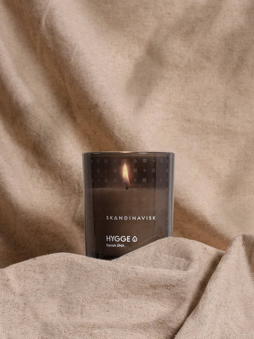 Skandinavisk - Doftljus Hygge - Svart te, mynta, torkade äpplen, rostad kanel - 11hektar