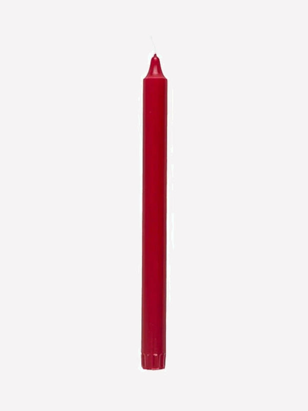 Ett julrött kronljus från Delsbo Candle