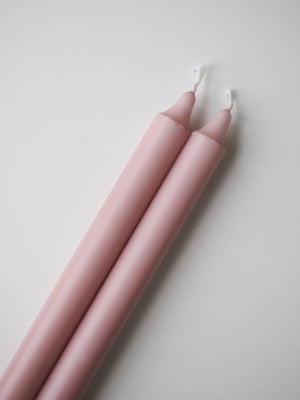 Två ljusrosa kronljus från Delsbo Candle